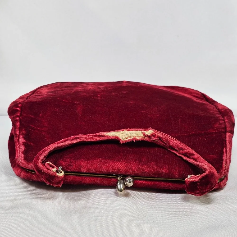 Vintage 40s Red Velvet‎ Kiss Lock Handbag Evening Bag Top Handle Red Distressed